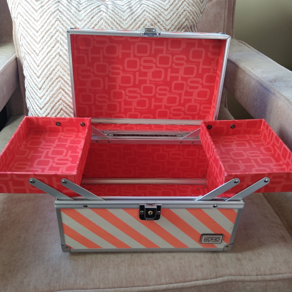 Makeup case